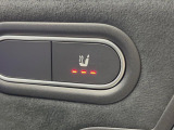 ●フロントシートヒーティング:運転席・助手席共に三段階で調節が可能なシートヒーターを装備しております。季節を問わず快適にご使用いただけます。