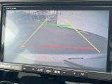 【バックカメラ】駐車時に後方がリアルタイム映像で確認できます。大型商業施設や立体駐車場での駐車時や、夜間のバック時に大活躍!運転スキルに関わらず、今や必須となった装備のひとつです!