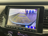 リバースギアに入れるだけで後方の表示へ切り替わります。夜間や雨の日の駐車も楽になりますよ。