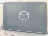 【マツダコネクトナビ】車内の雰囲気にマッチした一体型タイプのナビ。各種車輌設定やBluetooth再生等、様々な機能が楽しめます。直感的なダイヤル操作が可能で、使い勝手も良好です。
