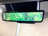 【デジタルインナーミラー】後席の大きな荷物や同乗者で後方が確認しづらい時でも安心!カメラが撮影した車両後方の映像をルームミラー内に表示。クリアな視界で状況の確認が可能です!