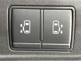 【両側パワースライドドア】スマートキーや運転席のスイッチで後席両側スライドドアの開閉が可能♪電動だから力を入れてドアを開ける必要が無く、小さなお子様でも簡単に開け閉めでき快適です♪