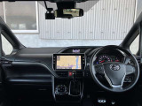 見通しのよいすっきりとした視界で、誰でも運転しやすいです。運転のしやすさは疲れにくさにも繋がりますよ♪