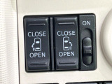 【両側パワースライドドア】スマートキーや運転席のスイッチで後席両側スライドドアの開閉が可能♪電動だから力を入れてドアを開ける必要が無く、小さなお子様でも簡単に開け閉めでき快適です♪