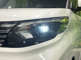 【LEDヘッドライト】悪天候や夜間走行時も良好な視界を確保し安心して運転できる高輝度LEDヘッドライトを装備!点灯速度が早く、消費電力も抑えられています。