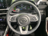 【純正革巻きステアリング】上質な革を使用することで、手にしっかり馴染みとても運転しやすいハンドルです♪