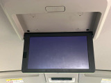 【フリップダウンモニター】大画面モニターで後席でもエンタメをお楽しみいただけます。小さなお子様にも大人気の装備です♪