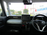明るく広々した車内で、運転に全集中できます