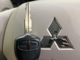 【キーレス】少し離れた場所からでもボタン一つでドアの開錠・施錠ができるのでとっても便利!ドアの鍵穴周りに傷をつけることもありません♪