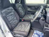 運転席シート廻りは使用感も少なく、良好な状態となっています。前オーナー様が丁寧に使っていたことがよくわかりますね。