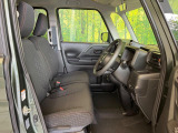 運転席シート廻りは使用感も少なく、良好な状態となっています。前オーナー様が丁寧に使っていたことがよくわかりますね。