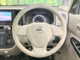 インテリアに合わせたデザインのステアリングは、運転される方のことも考え、運転しやすい形状、大きさです。是非一度、実際に触ってお確かめください。
