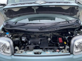 エンジンルームの画像です。店舗にて現車の確認もいただけますので、お電話で在庫のご確認の上是非ご来店くださいませ!!!ワクワクするクルマ選びをご提案します!