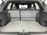 【トランク】積み込みやすくて、たっぷり積める荷室です。シートアレンジできるものは、乗車人数と荷物の量や大きさによってシートを動かすことができるので、より快適なドライブが可能です!