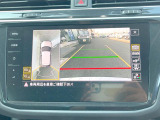 ●アラウンドビューモニター:専用のカメラにより、上から見下ろしたような視点で360度クルマの周囲を確認することができます☆死角部分も確認しやすく、狭い場所での切り返しや駐車もスムーズに行えます。