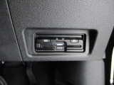 高速道路の料金所もノンストレスでスムーズに通過できるETC。スマートなビルトインタイプ!
