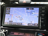 『1台』のお車に対して、3名体制で日々議論を重ね仕入れを行っております。