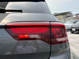 後続車からの視認性に優れるLEDダークテールランプ。