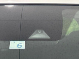 【エマージェンシーブレーキ】走行中に前方の車両等を認識し、衝突しそうな時は警報とブレーキで衝突回避と被害軽減をアシスト。より安全にドライブをお楽しみいただけます。