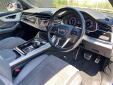 Q8 55 TFSI クワトロ デビューパッケージ Sライン 4WD 4WD ワンオーナー