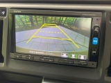 【バックカメラ】駐車時に後方がリアルタイム映像で確認できます。大型商業施設や立体駐車場での駐車時や、夜間のバック時に大活躍!運転スキルに関わらず、今や必須となった装備のひとつです!