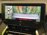 【パノラミックビューモニター】専用のカメラにより、上から見下ろしたような視点で360度クルマの周囲を確認することができます☆死角部分も確認しやすく、狭い場所での切り返しや駐車もスムーズに行えます。