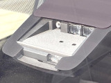 【プリクラッシュセーフティ】前方の車両等を検知し、衝突しそうな時は警報で注意を促し、ブレーキを踏む力をサポート。ブレーキを踏めなかった場合は衝突被害軽減ブレーキが作動、衝突回避をサポートします。