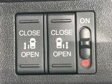 【両側パワースライドドア】スマートキーや運転席のスイッチで後席両側スライドドアの開閉が可能♪電動だから力を入れてドアを開ける必要が無く、小さなお子様でも簡単に開け閉めでき快適です♪