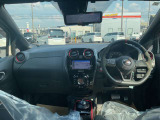 機能的で使いやすい内装になっております!ドリンクホルダーや収納スペースがたくさんあり便利☆