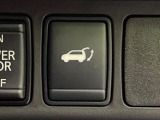 【パワーバックドア】スマートキーや運転席のボタンを押すだけでリアゲートが自動で開閉します!荷物を持っている時や、高い位置にあるバックドアを閉める際に便利な機能です♪