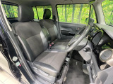 運転席まわりには十分なスペースがあり、大柄な方でもゆったり運転していただける環境です。