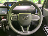 インテリアに合わせたデザインのステアリングは、運転される方のことも考え、運転しやすい形状、大きさです。是非一度、実際に触ってお確かめください。