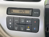 【オートエアコン】一度お好みの温度に設定すれば、車内の温度を検知し風量や温度を自動で調整。暑い…寒い…と何度もスイッチ操作をする必要はありません。快適な車内空間には必須の機能ですね♪