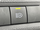 【アダプティブハイビームシステム(AHS)】先行車や対向車、街路灯などの明るさを判定し、常にハイビームの状態でも、照射される部分を自動制御で遮光してくれます!