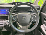 【純正革巻きステアリング】上質な革を使用することで、手にしっかり馴染みとても運転しやすいハンドルです♪