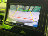 【バックカメラ】駐車時に後方がリアルタイム映像で確認できます。大型商業施設や立体駐車場での駐車時や、夜間のバック時に大活躍!運転スキルに関わらず、今や必須となった装備のひとつです!