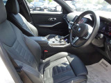 弊社はBMW正規販売店として歴史がございますので、BMW旧モデルから新型車まで商品知識と整備知識を備えております。ご納車後のご不明な点等も、お気軽に弊社担当者まで直接お問い合わせ下さい。