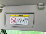 【バニティミラー】サンバイザー裏に設置されたミラーで身だしなみチェック!ちょっとしたメイク直しにも活躍します♪
