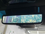 【デジタルインナーミラー】後席の大きな荷物や同乗者で後方が確認しづらい時でも安心!カメラが撮影した車両後方の映像をルームミラー内に表示。クリアな視界で状況の確認が可能です!