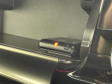【ETC】有料道路を利用する際に料金所で停止することなく通過できる、ETC車載器(ノンストップ自動料金収受システム機器)が装備されています。セットアップを行うことで利用可能になります。