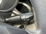 【オートライト】車外の明るさに応じて、自動的にライトの点灯・消灯を行います。