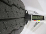 夏タイヤの残り溝は5.0mmです。スリップラインからは3.3mmとなっております。