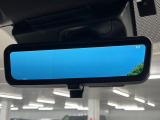 【デジタルインナーミラー】後席の大きな荷物や同乗者で後方が確認しづらい時でも安心!カメラが撮影した車両後方の映像をルームミラー内に表示。クリアな視界で状況の確認が可能です!