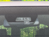 【三菱e-Assist】走行中に前方の車両等を認識し、衝突しそうな時は警報とブレーキで衝突回避と被害軽減をアシスト。より安全にドライブをお楽しみいただけます。