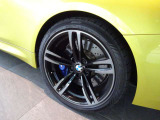 長期にわたる保証を実現。安心の無償保証。2年間のBMWプレミアムセレクション保証と延長保証(別途費用)を合わせて最大4年間の保証。万一の故障に長期間備えることができ、ご安心してお乗り頂けます。