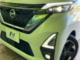 【LEDヘッドライト】悪天候や夜間走行時も良好な視界を確保し安心して運転できる高輝度LEDヘッドライトを装備!点灯速度が早く、消費電力も抑えられています。