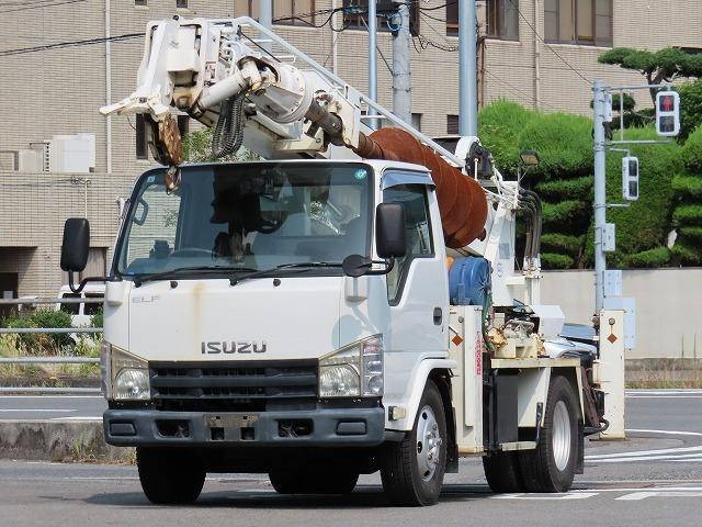 エルフ  穴掘建柱車