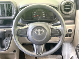 インテリアに合わせたデザインのステアリングは、運転される方のことも考え、運転しやすい形状、大きさです。是非一度、実際に触ってお確かめください。