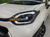 【LEDヘッドライト】悪天候や夜間走行時も良好な視界を確保し安心して運転できる高輝度LEDヘッドライトを装備!点灯速度が早く、消費電力も抑えられています。