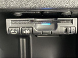 【ETC】有料道路を利用する際に料金所で停止することなく通過できる、ETC車載器(ノンストップ自動料金収受システム機器)が装備されています。セットアップを行うことで利用可能になります。